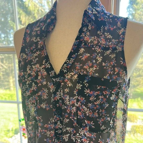 Express: Floral Sheer Sleeveless Top (EUC) - Picture 6 of 9